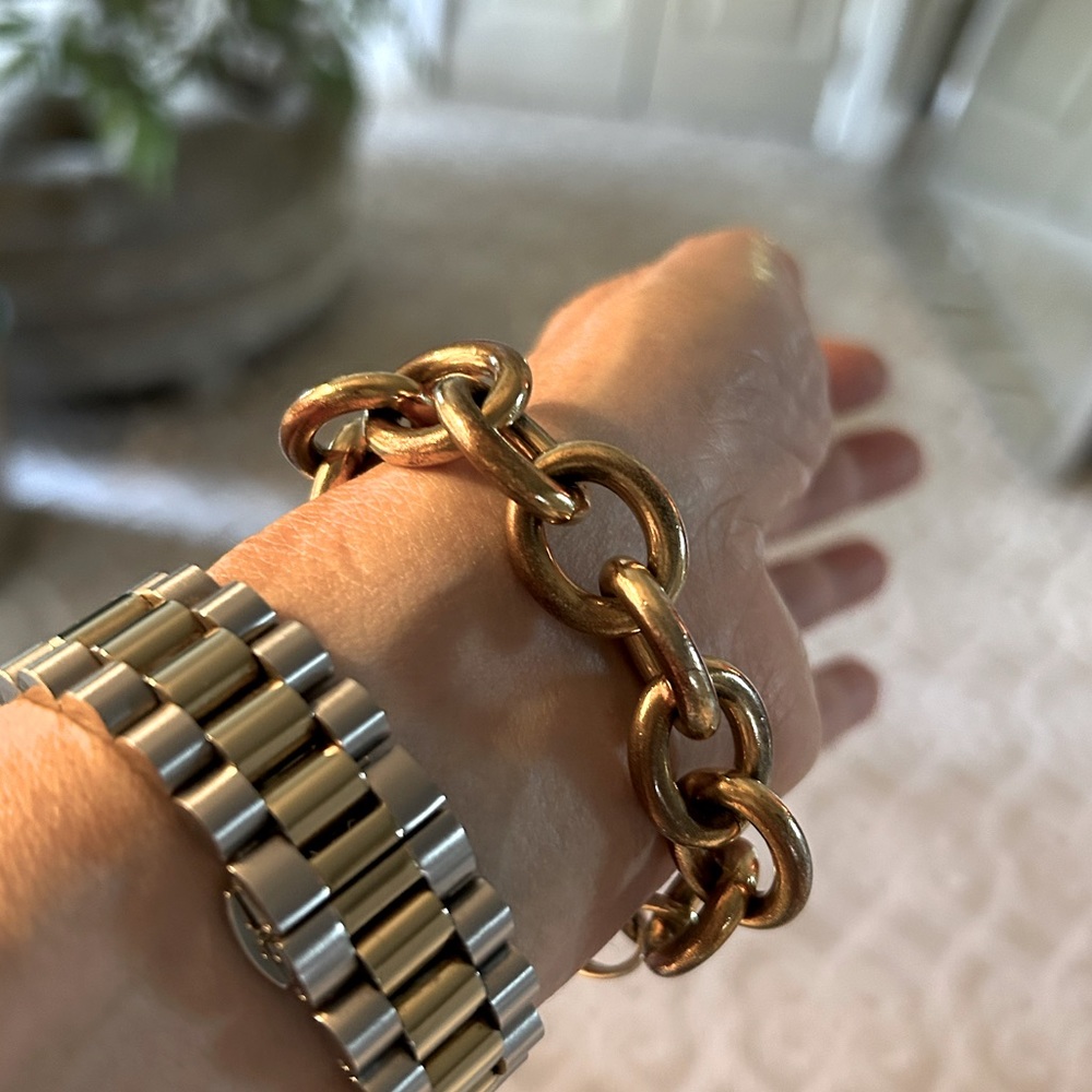 Gold tone link bracelet 7”